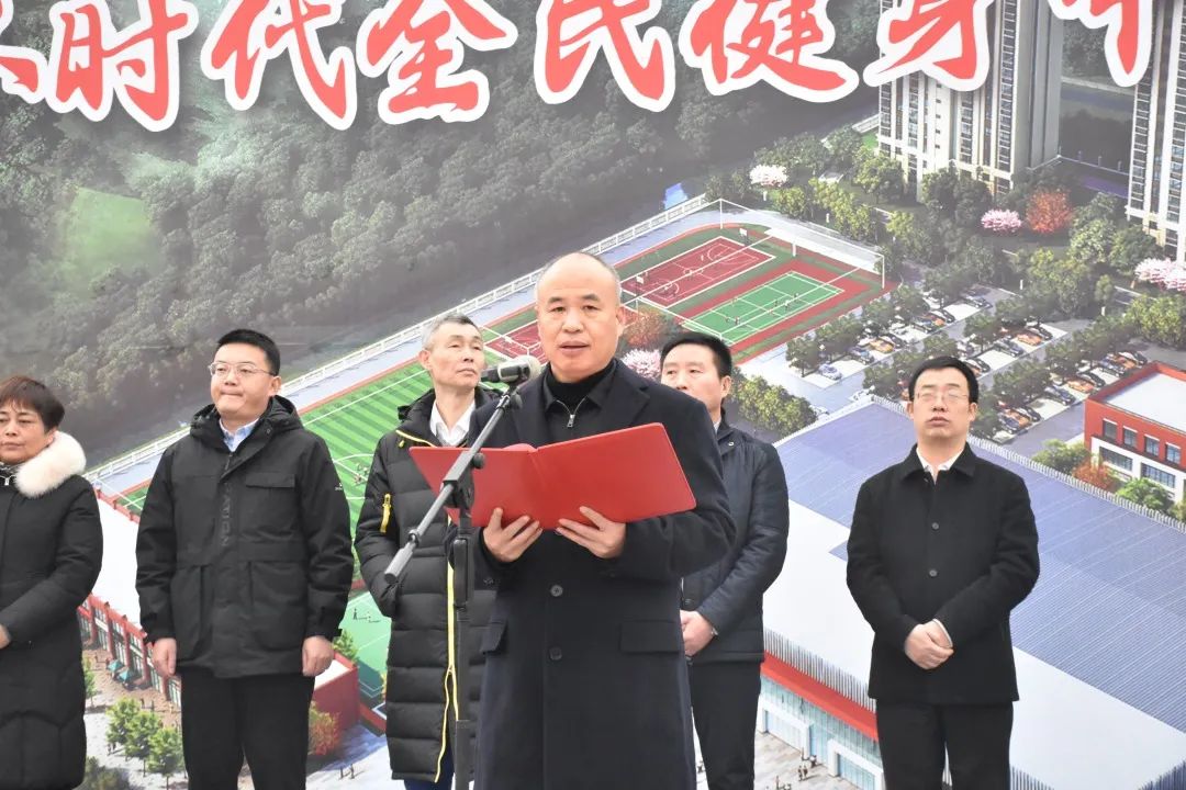 湖南体育产业集团有限公司党委委员、副总经理邬新邵介绍项目情况